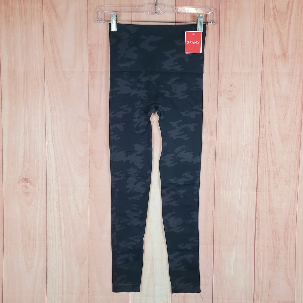 SPANX Look At Me Now Leggings Womens Sz Small Black Camo Elastic‎ Waist Pull On